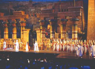 Hành trình trải nghiệm lễ hội truyền thống các nước trong tour du lịch Đông Âu