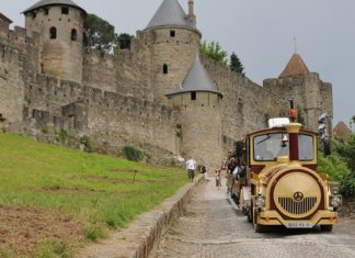 Khám phá thành phố pháo đài cổ Carcassonne khi đi du lịch Pháp Khám phá thành phố pháo đài cổ Carcassonne khi đi du lịch Pháp